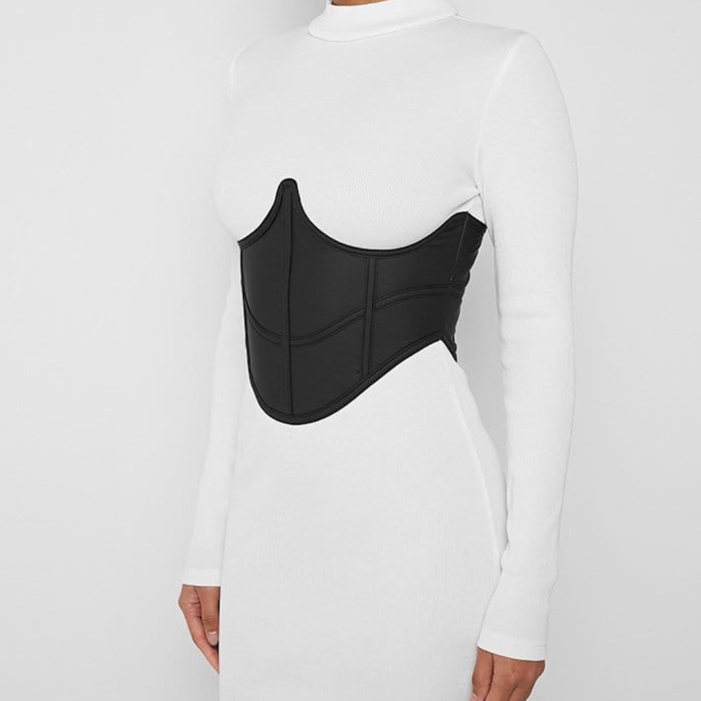WHITE DRESS WITH BLACK CORSET BELT